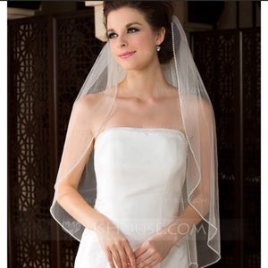 JJ House Fingertip Veil